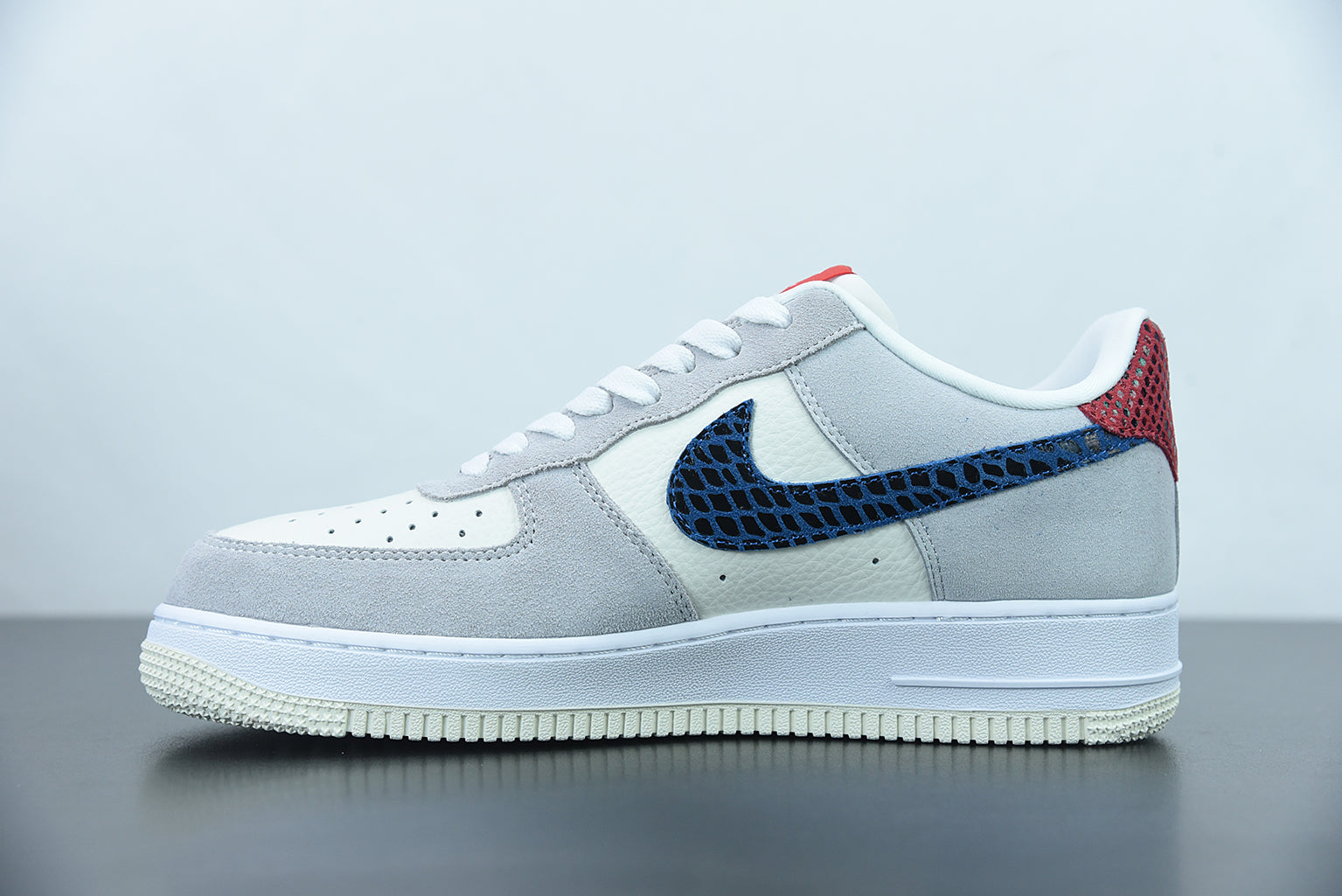 Nike Air Force 1 Low SP Undefeated 5 On It Dunk vs. AF1