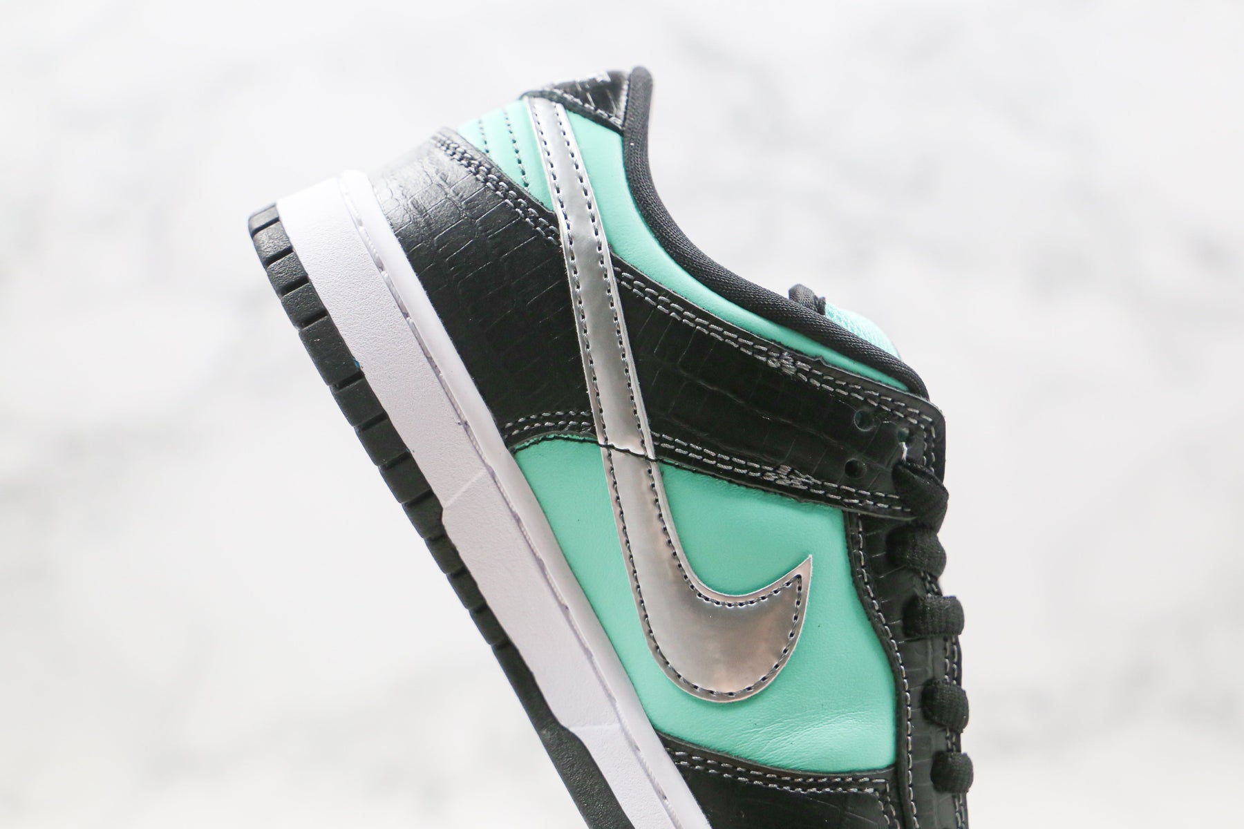 Nike SB Dunk Low Diamond Supply Co. Aqua Blue